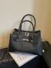 Bolso de mano de lujo ligero transfronterizo para mujer, nuevo, elegante, retro, para el trabajo, tipo cubo, versátil, de nicho, de un solo hombro, cruzado, moderno