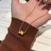 Libro Rojo Pequeño Mismo Flor de Coche Hecha a Mano Ojo de Gato Pequeño Hombre Collar de Cintura para Mujer Rayas Passepartout Colgante Cadena de Lana Accesorios