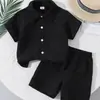 Novo Conjunto de Moda Infantil Masculino Verão Casual Estilo Coreano, Camisa Elegante de Manga Curta com Lapela e Shorts Respiráveis