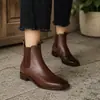 Botines estilo Chelsea de cuero de grano suave británico con una suela cómoda y que no cansa, botines marrones para mujer, botines casuales de tacón bajo
