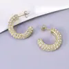 E99 Brincos Modernos Estilo Francês Ins Aço Titânio Ouro 18K Cravejado com Diamantes Brancos Brincos de Tarraxa C-Shaped Cheios de Diamantes