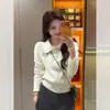 Suéter de punto trenzado amarillo con cuello polo bordado estilo universitario transfronterizo para mujer, tejido grueso de otoño e invierno
