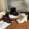 Botas de Salto Alto Quadradas para Tornozelo Femininas 2026 Nova Primavera/Outono Salto Grosso Francês Botas Cor Nude Outono/Inverno Mais Vendidas Botas de Tornozelo Marrons