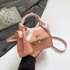 Lenço de Seda Texturizado Vintage 2025 Nova Moda Tendência Bolsa Transversal de Ombro ou Sob o Braço com Grande Capacidade e Fecho Simples Estiloso