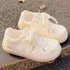 Sapatos Brancos Respiráveis de Verão para Mulheres 2026 Novos Sapatos de Malha Pão Sapatos para Usar com Saias Versáteis Sapatos de Treino Alemães Tênis de Skate