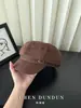 Gorra octogonal vintage de gamuza estilo coreano para mujer, otoño e invierno, con hebilla de cuero, diseño simple, hace que la cara se vea más pequeña, gorra versátil de artista, gorra de repartidor