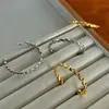 Pendientes Minimalistas Geométricos en Forma de C con Diseño de Resorte, Estética de Diseño de Nicho, Estilo Francés Versátil, Sensación de Alta Gama, Pendientes Versátiles