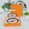 Plato de frutas de tres niveles de porcelana ósea estilo europeo, lujo ligero; soporte de postre cerámico de múltiples capas; bandeja para postres y pasteles de té de la tarde; venta al por mayor para regalos