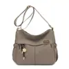 Tendencia Transfronteriza Otoño e Invierno 2025 Nuevo Bolso Cruzado de Hombro de Gran Capacidad para Mujer Bolso de Axila para Viaje Diario Tela de Nylon