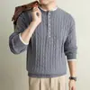 Suéter masculino de tricô trançado estilo old money yingao outono e inverno, suéter de manga longa com duas peças falsas, solto, de cavalheiro, camada de base quente