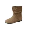 Botas de tornozelo simples, elegantes e em estilo retrô para mulheres, coleção de outono de 2026, com acabamento em camurça, cano curto, design moderno e salto grosso, parte da série Maillard