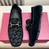 Estação Europeia Outono e Inverno 2025 Couro Genuíno Slip-On Casual Simples Respirável Versátil Sapatos de Couro Sapatos Masculinos Mocassins Confortáveis