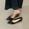 Sapato feminino novo modelo estilo francês, bico fino rosa suave, para primavera-verão 2026, sapato de salto interno.