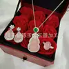 Colgante de Calcedonia Rosa Hielo Incrustado Plateado con Colgante de Buda de Ágata Verde y Aretes, Regalo Navideño de Jade