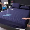 Nueva Sábana Bajera Impermeable Ajustada con Patrón de Diamantes Curvados, Apta para la Piel, Cubre Cama de una Pieza de Color Sólido, Juego de Tejido Cepillado, Protector, Venta al por Mayor Transfronteriza