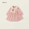 Vestido Bordado Urso Gola de Boneca para Meninas Outono 2025 Estilo Coreano Manga Longa Rosa Lapela Vestido de Princesa Atacado