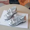 Sapatos de couro macio para meninas, sapatos de princesa para crianças, novos sapatos Lolita de primavera e outono, sapatos sociais de salto alto para meninas pequenas
