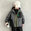 Jaqueta de Primavera e Outono para Meninas Nova Moda Outono 2026 Novo Corta-vento para Crianças Maiores Casaco com Capuz à Prova de Vento Infantil Estiloso