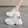 Sapatos Femininos Dad Shoes Femininos Novos Primavera e Outono Solado Macio Sapatos Confortáveis para Mulheres Solado Grosso Aumenta Altura Calçados Esportivos Casuais