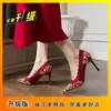 Sapatos de Salto Alto Bordados Vermelhos para Mulheres 2026 Novo Estilo Estilo Chinês Sapatos de Casamento Xiuhe Noiva Bico Fino Salto Agulha Deslumbrantes Sapatos de Casamento