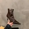 Botas de tornozelo de salto alto, bico fino, estilo francês para mulheres, nova coleção primavera/outono 2025, botas de caimento justo para o inverno, botas de tornozelo estilo coreano