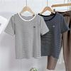 Camiseta de Manga Corta Bordada con Raya Fina a Juego de Color Lija para Mujer Otoño Ajustada Adelgazante Camisa Base Interna Top Casual Estilo Occidental