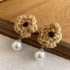 Brincos de Flor de Lã com Pérolas para Outono e Inverno para Mulheres, Brincos Doces de Menina de Nicho, Novos Brincos Simples da Moda 2026