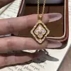 Collar Francés Antiguo de Alta Gama Versátil Rotatorio Doble Cara Trébol de Cuatro Hojas Concha Blanca Diseño de Lujo Ligero Cadena para Clavícula