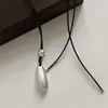 Collar minimalista con colgante de gota de agua para mujer, cadena para la clavícula de nicho de lujo ligero de alta gama, accesorio de collar largo versátil y moderno