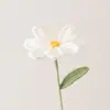 Flores de crisantemo coreano tejidas a mano terminadas combinadas con ramos artificiales para el Día de San Valentín, el Día del Maestro, decoración del hogar