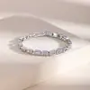 Pulsera geométrica cuadrada hueca con incrustaciones de circonita de cobre, lujo ligero, cadena rectangular totalmente de diamantes, pulsera versátil chapada en oro transfronteriza, venta al por mayor