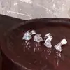 Brincos de Orelha Brilhantes de Diamante com Camada Dupla de Luxo Leve, Presilhas de Orelha Indolores de Nicho de Alta Qualidade, Design Empilhável Exquisito, Brincos Versáteis