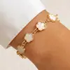 Conjunto de pulseiras multicamadas em liga metálica transfronteiriça europeia e americana, apresentando um design moderno e sofisticado com borboleta esmaltada e pedras preciosas cravejadas de diamantes