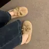 Sapatos peludos antiderrapantes femininos, novo estilo de inverno para exterior, forrados com fleece e espessados, mocassins de calçar, sapatos quentes de algodão estilo fada