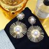 Pendientes grandes de girasol con perlas de lujo vintage, ligeros y de alta gama, estilo socialité, diseño único europeo y americano, joyería para las orejas para mujer.