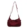 Bolsa de lona transfronteriza para mujer, nuevo modelo 2026, bolso de hombro casual versátil, bolso cruzado deportivo ligero de moda para el trabajo