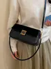 Bolso de axila de alta gama para mujer, nueva colección invierno 2026, de nicho y a la moda, bolso cuadrado pequeño versátil, adecuado para el trabajo y los desplazamientos, bolso de hombro