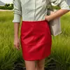 Falda corta de cuero mate de moda, nueva colección otoño/invierno 2026, estilo europeo y americano transfronterizo, cintura alta simple, falda ajustada para mujer