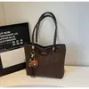 Bolsa Grande de Alta Qualidade Retrô para Mulheres 2025 Nova de Inverno Versátil para o Dia a Dia Bolsa de Ombro Bolsa Tote Casual Tendência