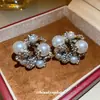 Brincos de Pérola Flor de Diamante com Tachas Prateadas, Brincos Vintage de Nicho de Luxo, Brincos Retrô de Luxo Leve para Mulheres