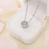 Tohm Diseño Elegante Colgante de Cobre Incrustado con Diamantes Collar Hueco Versátil Collar para Celebridades de Internet Cadena de Acero Inoxidable Estilo Único para Mujer