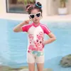 Maravilhoso e Fofo Maiô Infantil para Meninas 2026 Novo Peça Única Treinamento Profissional Estilo Triângulo da Moda Roupas de Secagem Rápida Atacado