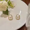 Brincos da Moda Estilo Coreano Mais Vendidos Novo Modelo Brincos Femininos Simples e Elegantes Versáteis Tiktok Mesmo Estilo Tarraxas Atacado