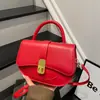 Bolsa Sela de Textura de Alta Qualidade Moda Primavera/Verão 2026 Versátil Ombro Único Transversal Fivela de Cadeado Super Quente para o Dia a Dia Bolsa Feminina de Nicho