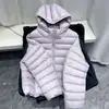 2026 Nova Jaqueta de Algodão com Penas Costurada Super Bonita Leve com Capuz Feminina Curta Quente Casaco Casco de Tartaruga Feminino