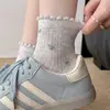 Calcetines florales pequeños para mujer, calcetines finos apilables de primavera y verano, calcetines de estilo coreano dulces con borde de encaje hasta la mitad de la pantorrilla, calcetines versátiles para mujer para el verano