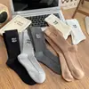 Calcetines estilo miu, calcetines de media pantorrilla bordados con letras para mujer, calcetines de algodón acanalados de color liso, calcetines nuevos estilo coreano para otoño/invierno