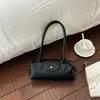 Bolso tipo baguette de nicho nuevo estilo francés transfronterizo con un toque de lujo de alta gama, diseño horizontal, versátil para ir al trabajo, se puede usar como bolso de mano, bolso de hombro o bolso de axila.