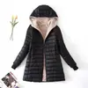 Outono e inverno Novo Europeu e Americano AliExpress Lã de cordeiro comprimento médio quente com capuz acolchoado de algodão jaqueta feminina top tamanho plus size jaqueta acolchoada de algodão