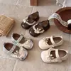 Zapatos de Princesa de Cuero para Niñas, Nuevo Modelo Primavera y Otoño, Suela Suave, Antideslizantes, Velcro, Zapatos para Caminar para Niños Pequeños con Encaje y Decoración de Orejas de Conejo